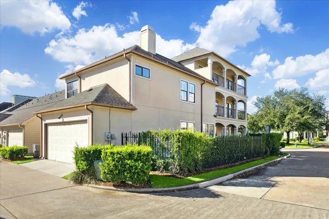 $885,000 | 518 South Park Grove, Houston, TX 77007