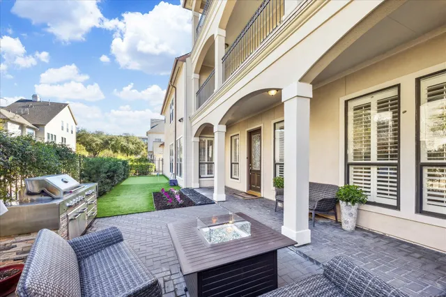 $885,000 | 518 South Park Grove, Houston, TX 77007