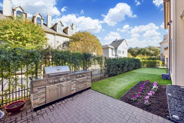 $885,000 | 518 South Park Grove, Houston, TX 77007