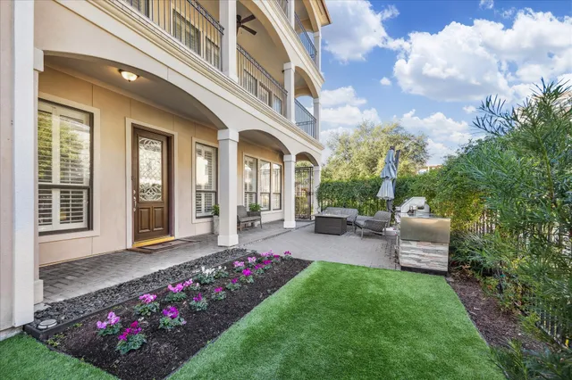 $885,000 | 518 South Park Grove, Houston, TX 77007