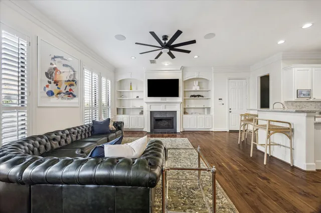 $885,000 | 518 South Park Grove, Houston, TX 77007