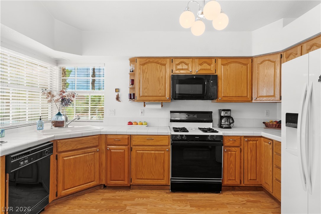 5 Barton Spring Circle Henderson, NV 89074 - Photo 12 of 46