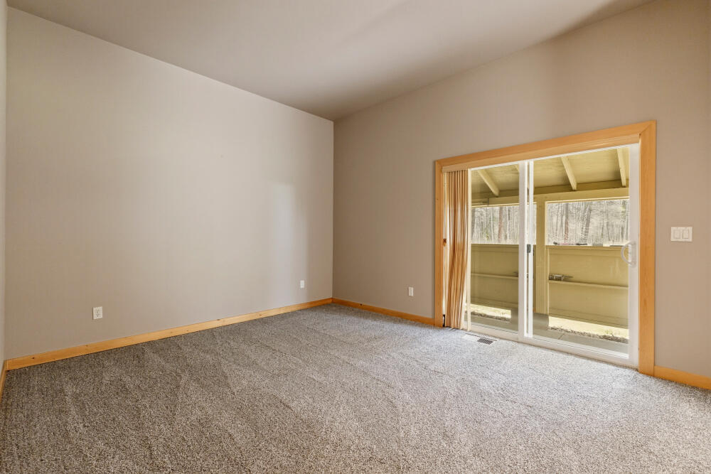 50205 Highway 62 Chiloquin, OR 97624 - Photo 26 of 44 2nd bedroom, sliding glass door to deck area