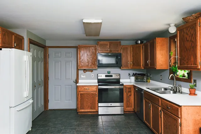 $450,000 | 251 Annabessacook Road, Winthrop, ME 04364