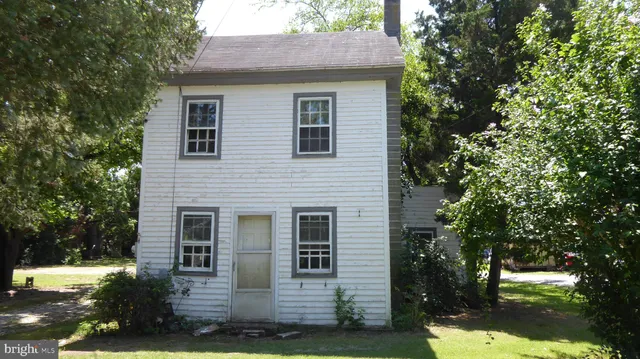 a view of house with yard