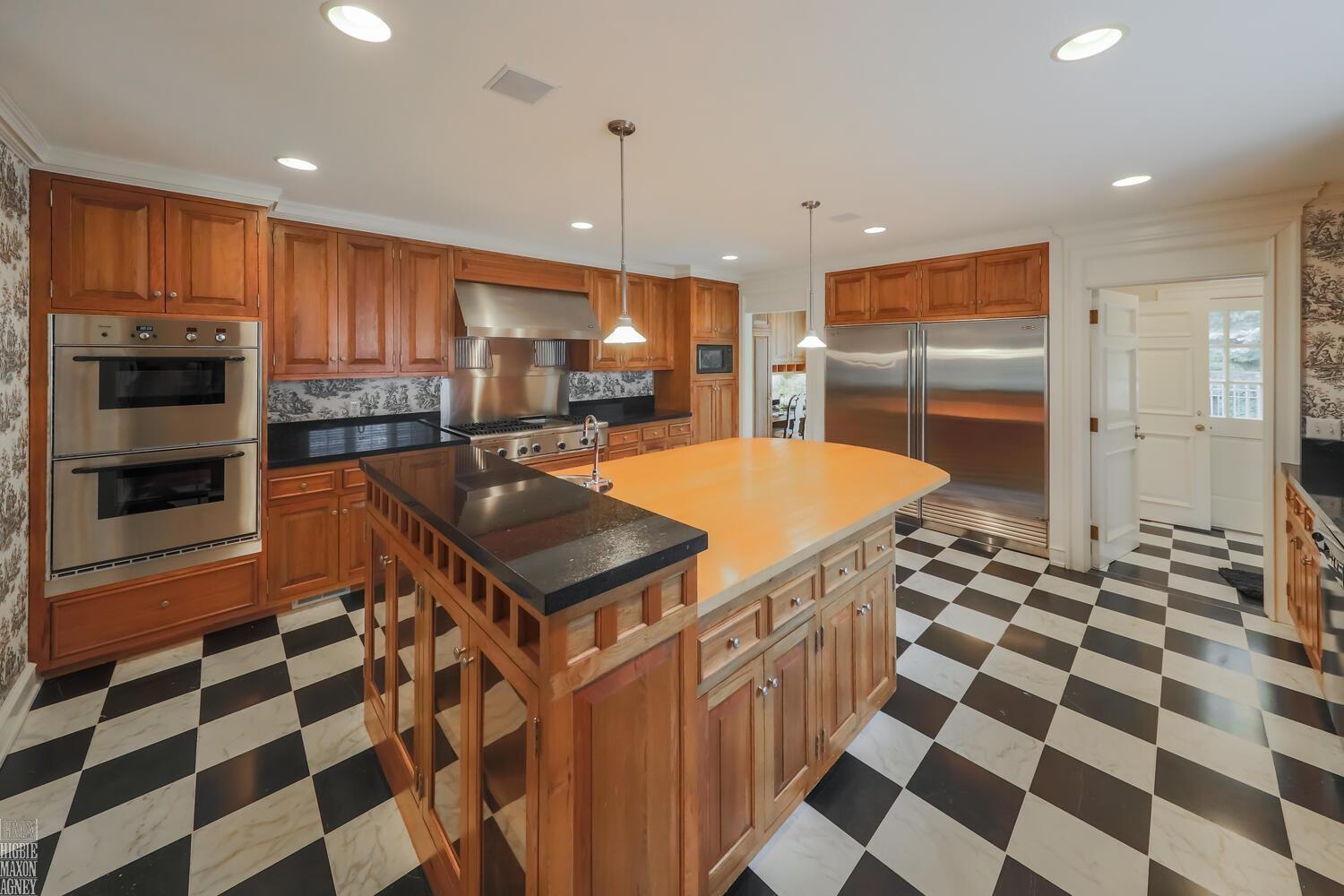 180 Provencal Road Grosse Pointe, MI 48236 - Photo 24 of 99 50142125-7fc312d6-6d2b-4af6-b13e-27b0bb6265d5.JPG