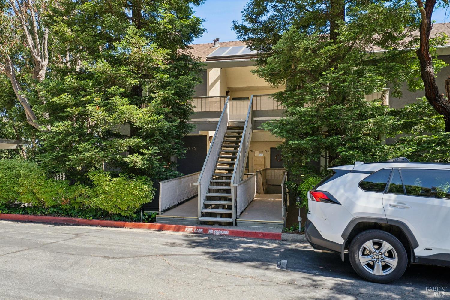 94 Anchorage Road Sausalito, CA 94965 - Photo 2 of 38