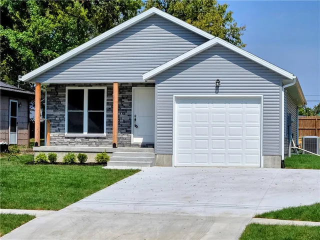 $279,900 | 449 East Market Street, Warrensburg, MO 64093