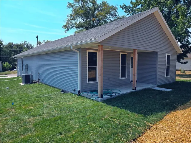 $279,900 | 449 East Market Street, Warrensburg, MO 64093