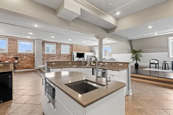 $629,900 | 230 North Kalamazoo Mall, Unit 401, Kalamazoo, MI 49007