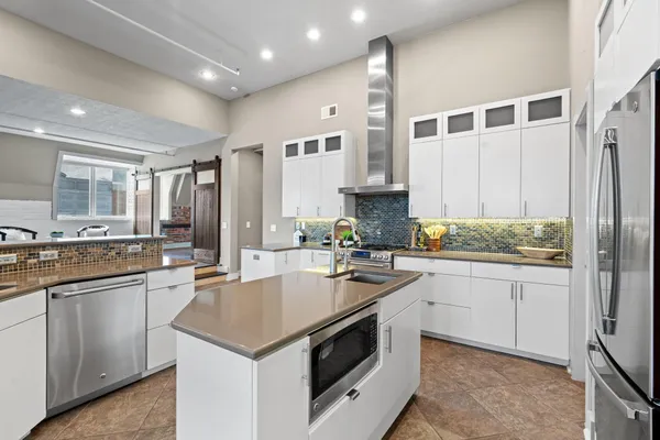 $629,900 | 230 North Kalamazoo Mall, Unit 401, Kalamazoo, MI 49007