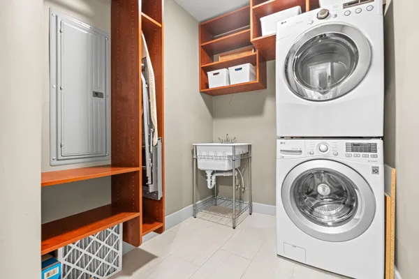 $629,900 | 230 North Kalamazoo Mall, Unit 401, Kalamazoo, MI 49007