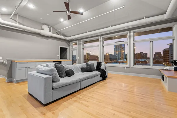 $629,900 | 230 North Kalamazoo Mall, Unit 401, Kalamazoo, MI 49007