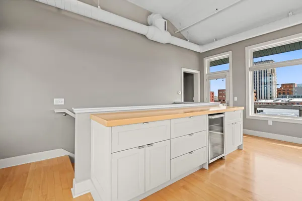 $629,900 | 230 North Kalamazoo Mall, Unit 401, Kalamazoo, MI 49007