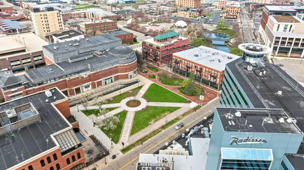 $629,900 | 230 North Kalamazoo Mall, Unit 401, Kalamazoo, MI 49007