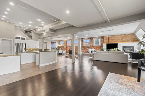 $629,900 | 230 North Kalamazoo Mall, Unit 401, Kalamazoo, MI 49007