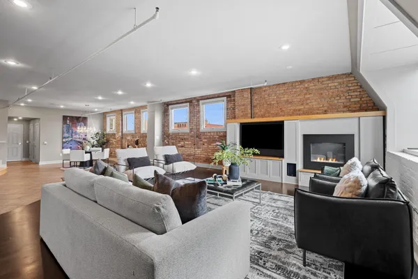 $629,900 | 230 North Kalamazoo Mall, Unit 401, Kalamazoo, MI 49007