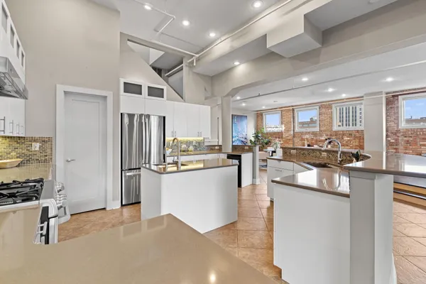 $629,900 | 230 North Kalamazoo Mall, Unit 401, Kalamazoo, MI 49007