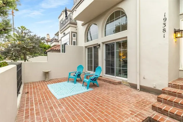 a view of a room with an empty space