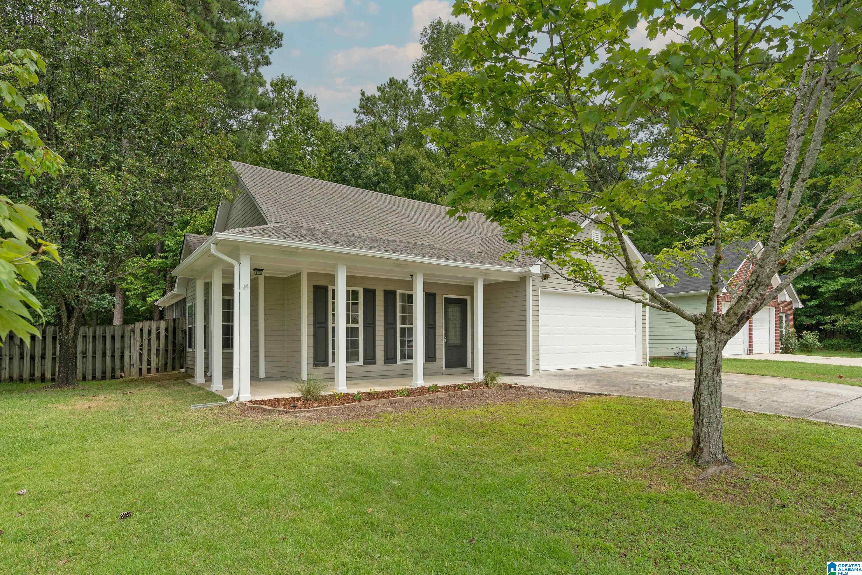 641 Meriweather Drive Calera, AL 35040 - Photo 2 of 28