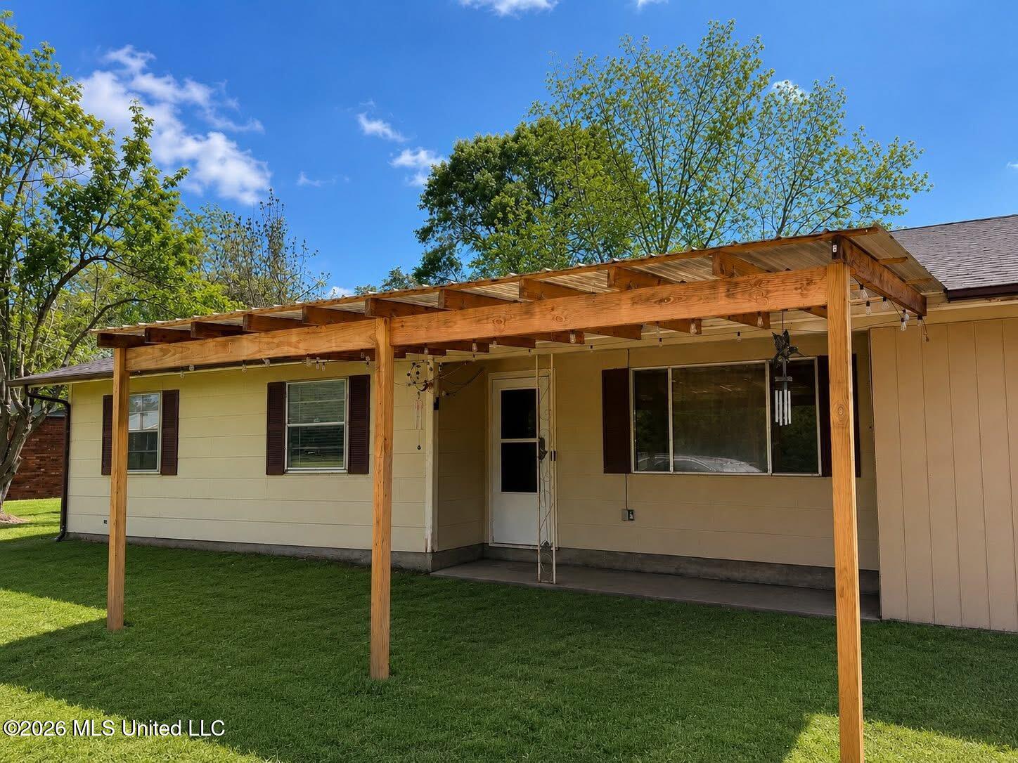 527 Carpenter Street Utica, MS 39175 - Photo 1 of 6 IMG_0069