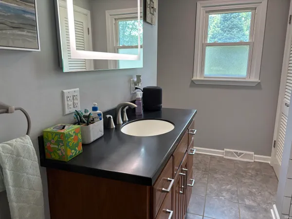 $159,900 | 2210 Devonshire Drive, Lawrenceville, IL 62439