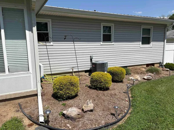 $159,900 | 2210 Devonshire Drive, Lawrenceville, IL 62439