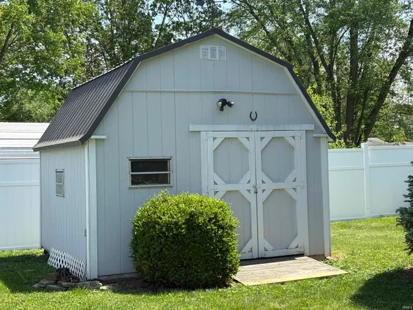 $159,900 | 2210 Devonshire Drive, Lawrenceville, IL 62439