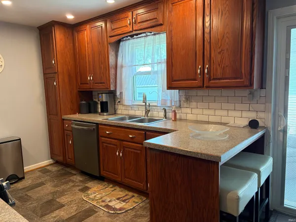 $159,900 | 2210 Devonshire Drive, Lawrenceville, IL 62439