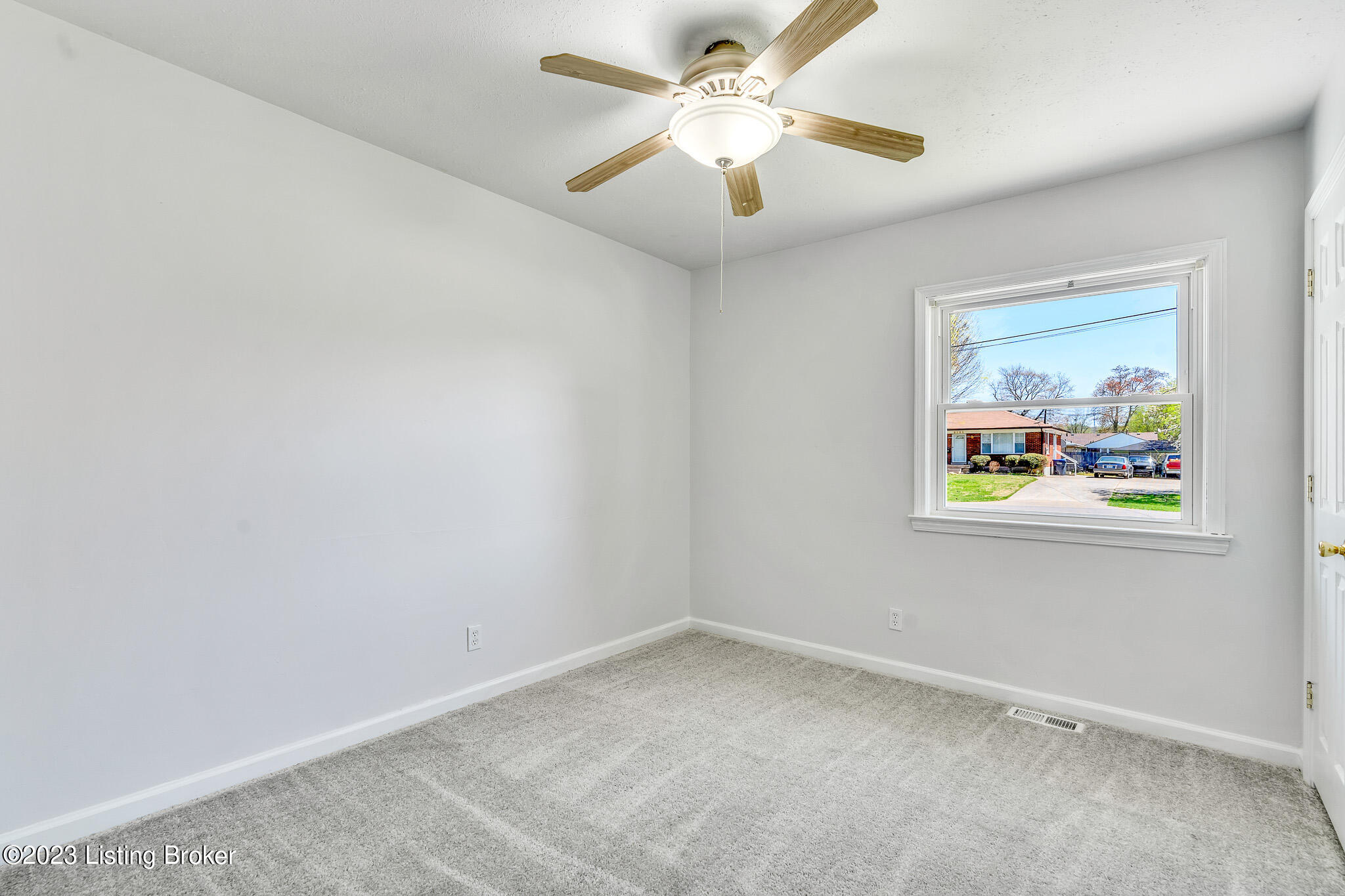 8238 Virginia Road Louisville, KY 40258 - Photo 12 of 30 DSC04564