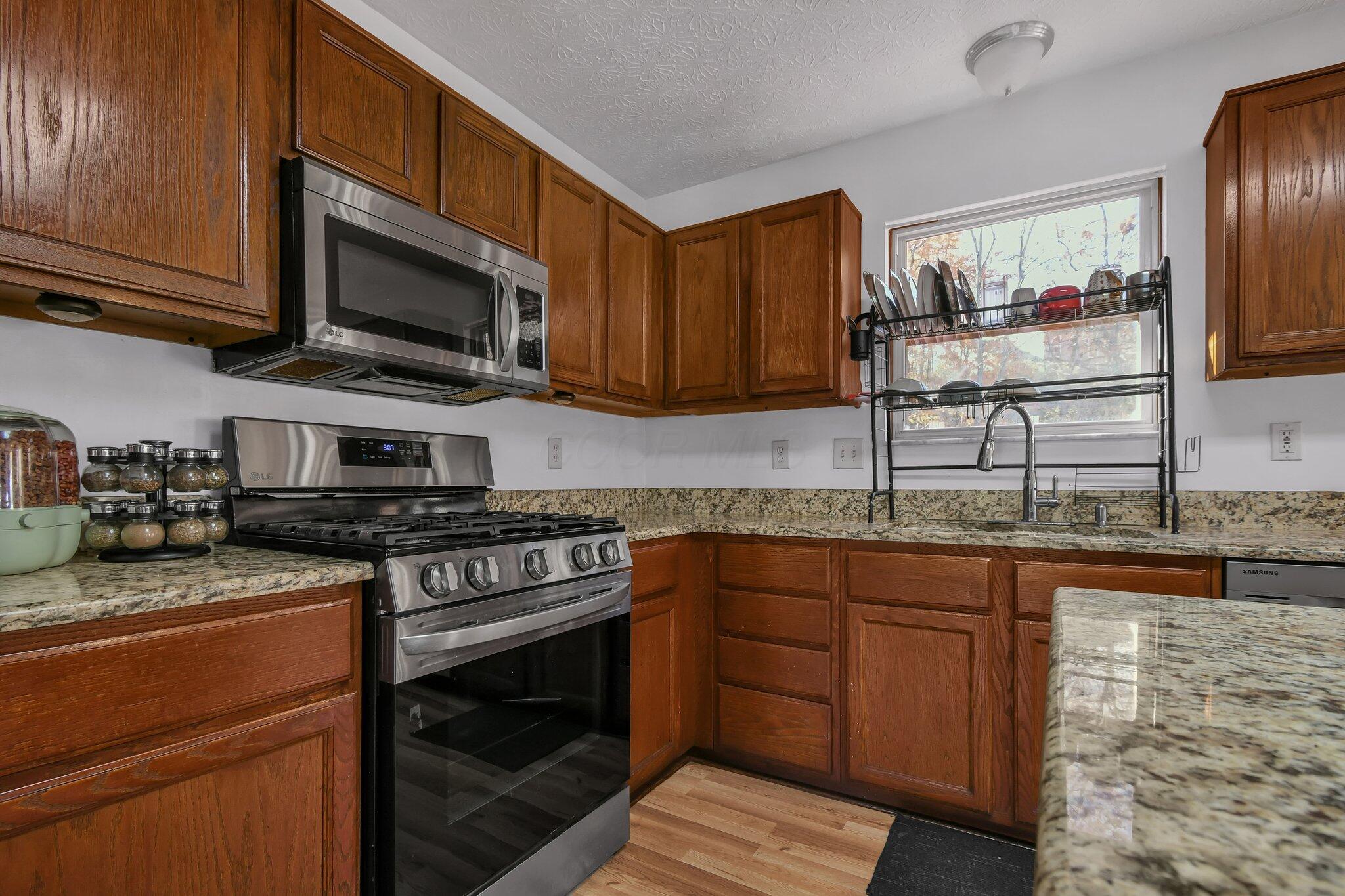 421 Barrington Ridge Pataskala, OH 43062 - Photo 8 of 26 Stainless Steel Appliances & Gas Cooking