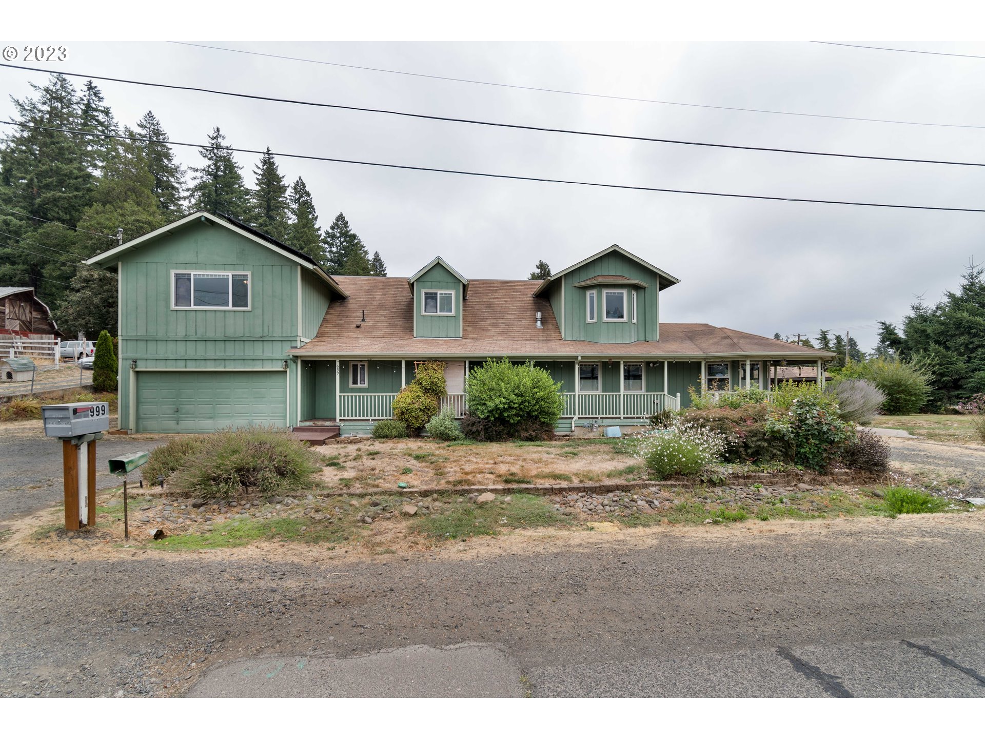 999 South 47th Street Springfield, OR 97478 - Photo 1 of 44 a front view of a house with a yard