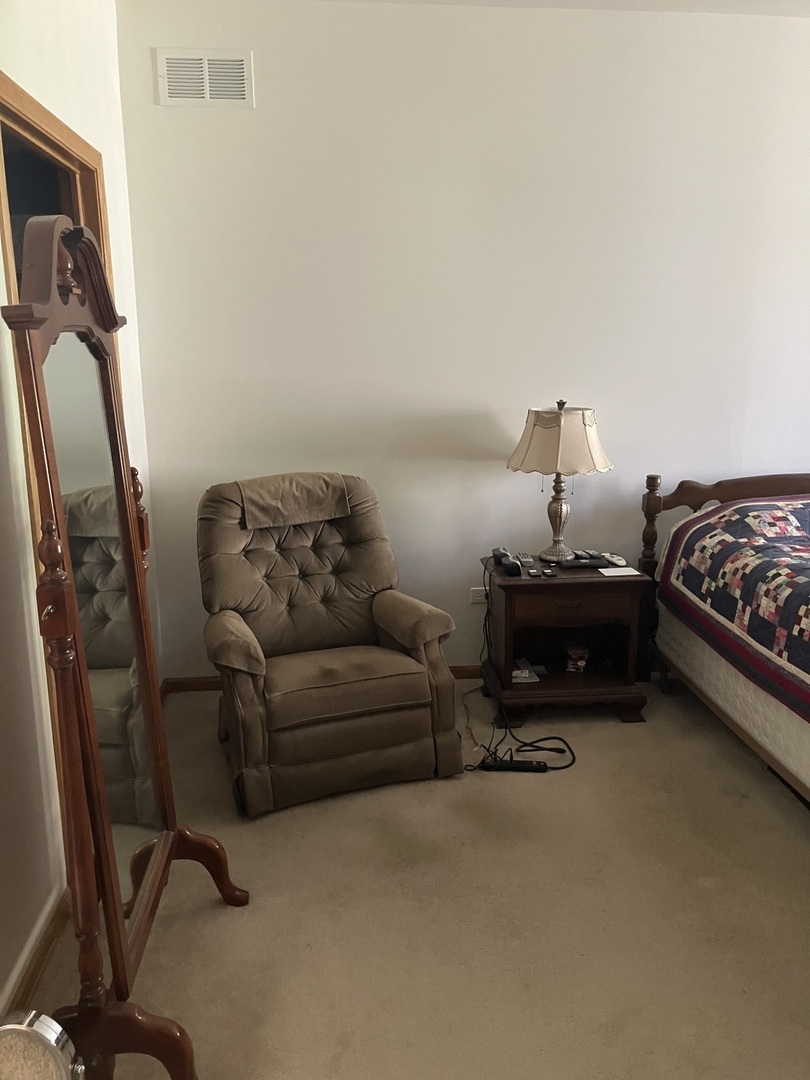 19246 104th Avenue Mokena, IL 60448 - Photo 15 of 38 a living room with furniture