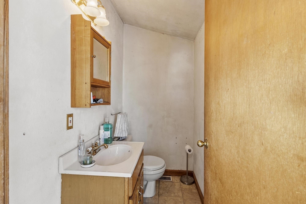 40 Archer Street Lynn, MA 01902 - Photo 16 of 38