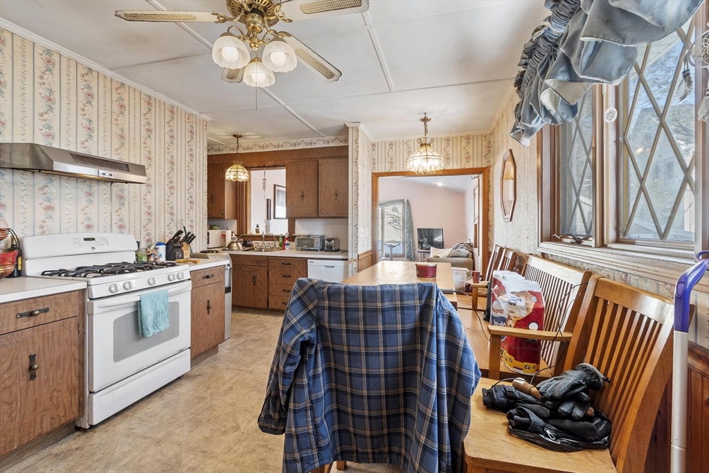 40 Archer Street Lynn, MA 01902 - Photo 10 of 38