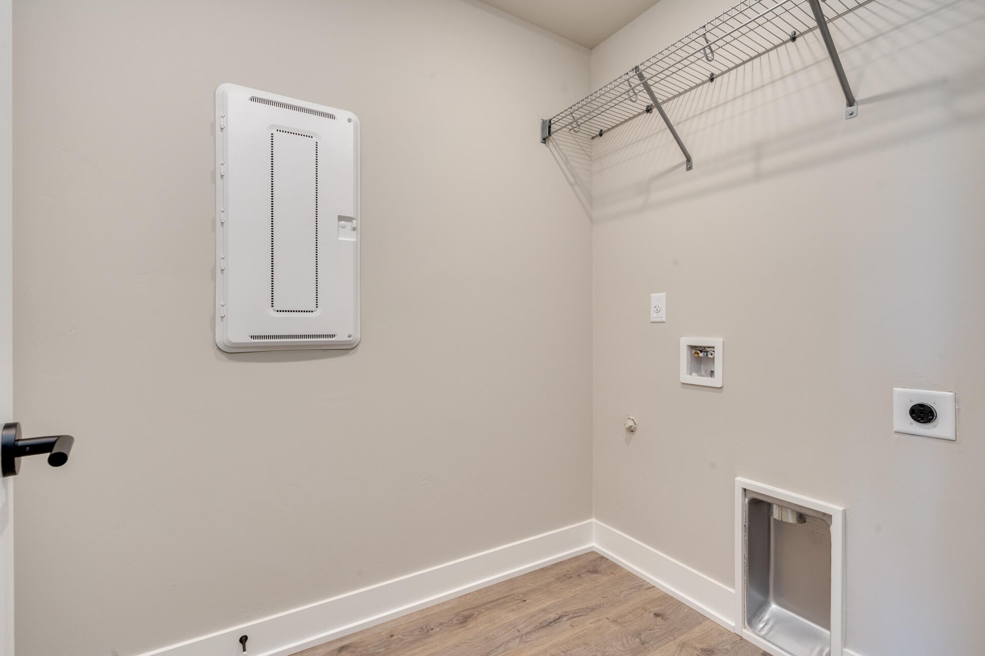 3804 Cole Road Bend, OR 97701 - Photo 30 of 34 Laundry Room