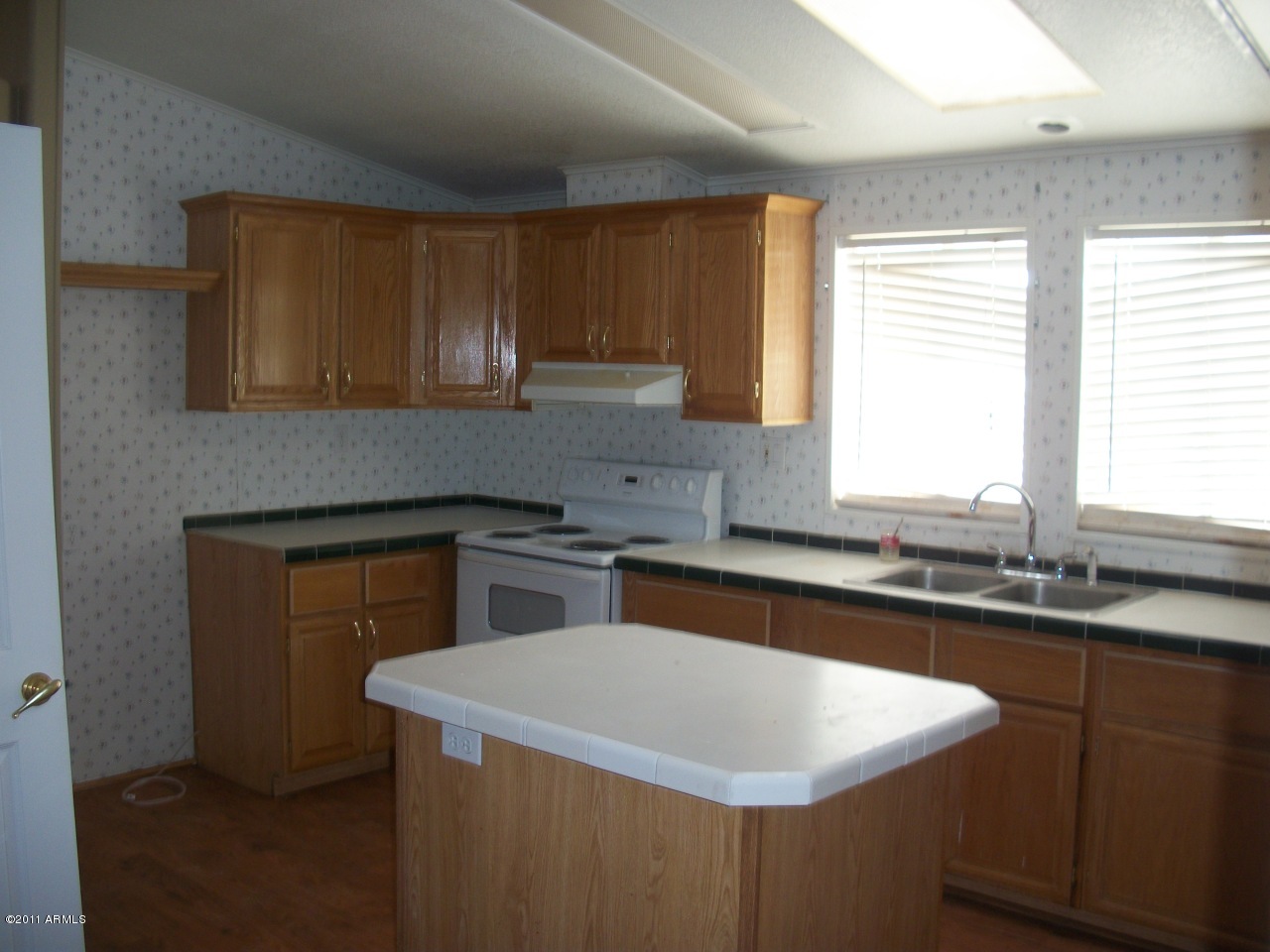51520 West Robin Road Maricopa, AZ 85139 - Photo 4 of 26 kitchen