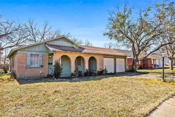 $225,000 | 724 East Mustang Street, Crowley, TX 76036