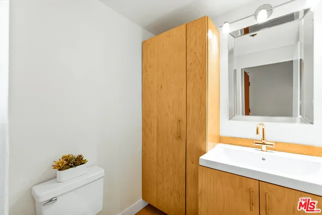 $1,060,000 | 2960 Neilson Way, Unit 105, Santa Monica, CA 90405