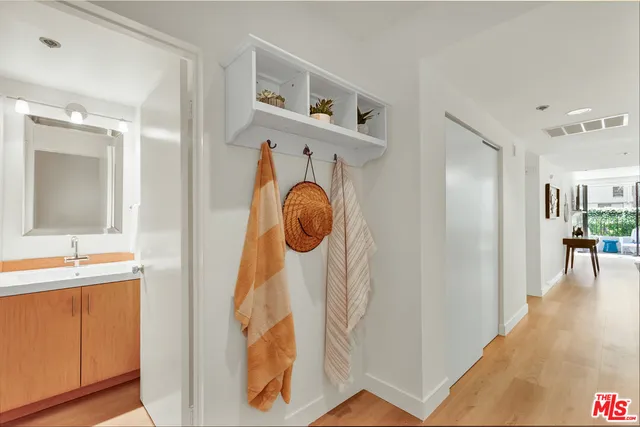 $1,060,000 | 2960 Neilson Way, Unit 105, Santa Monica, CA 90405