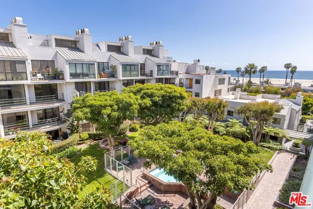$1,060,000 | 2960 Neilson Way, Unit 105, Santa Monica, CA 90405