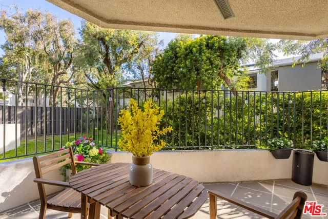 $1,060,000 | 2960 Neilson Way, Unit 105, Santa Monica, CA 90405