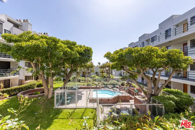 $1,060,000 | 2960 Neilson Way, Unit 105, Santa Monica, CA 90405