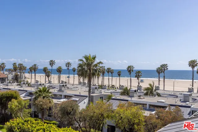 $1,060,000 | 2960 Neilson Way, Unit 105, Santa Monica, CA 90405