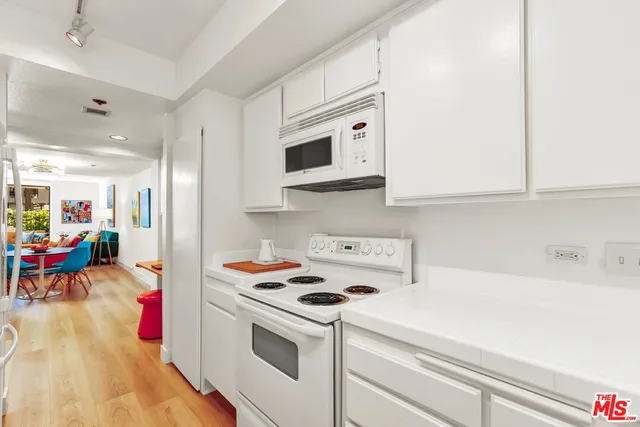 $1,060,000 | 2960 Neilson Way, Unit 105, Santa Monica, CA 90405