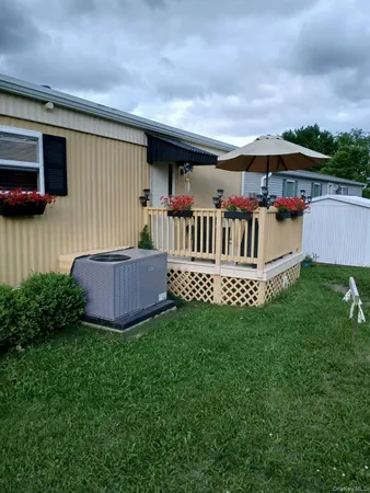 a view of a house with backyard and porch