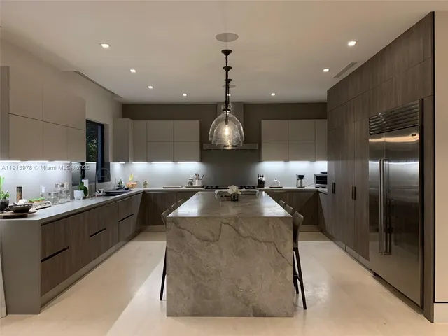 a view of an outdoor space