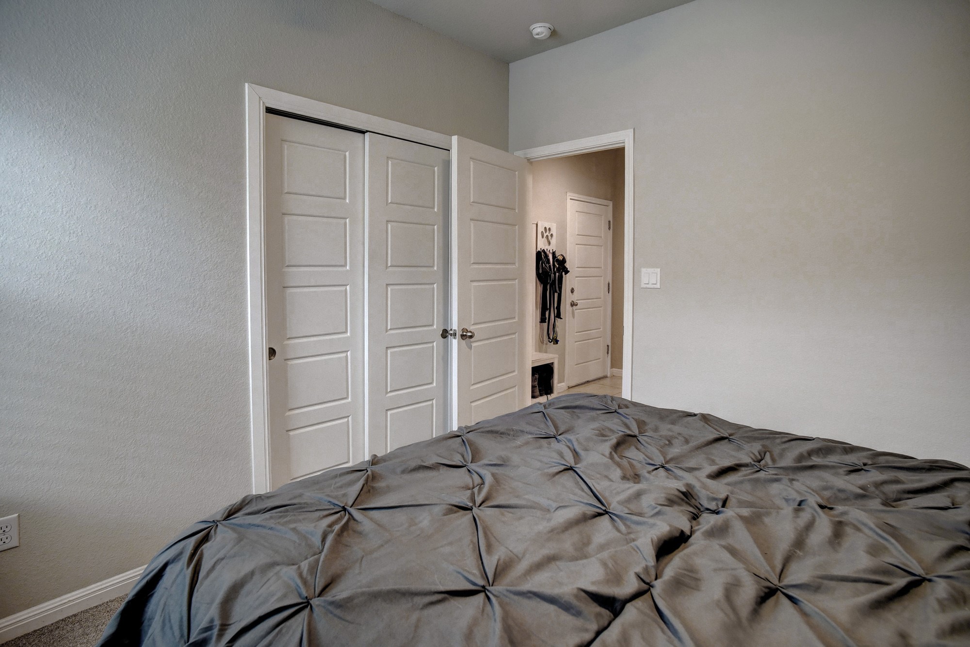 210 Cold Spg Loop Bastrop, TX 78602 - Photo 18 of 40 Bedroom featuring a closet and a textured wall