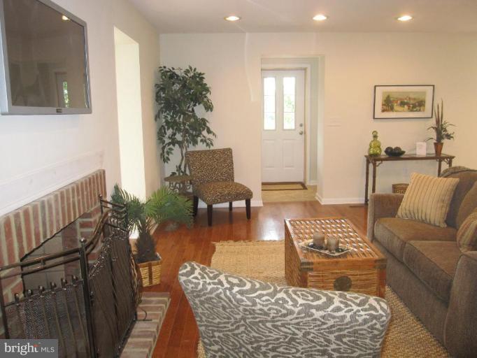 1312 Ramblewood Road Baltimore, MD 21239 - Photo 7 of 28 Living Room #2