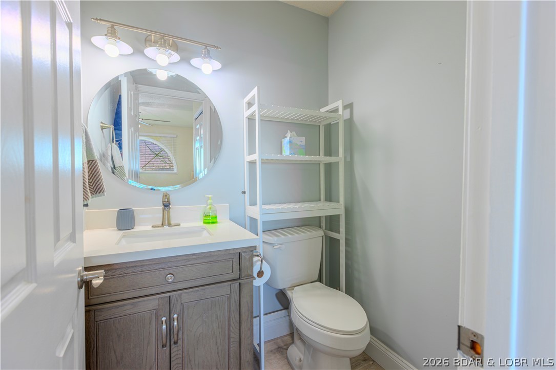 1436 Cherokee Road, Unit 2B Lake Ozark, MO 65049 - Photo 14 of 30 Upstairs Bath
